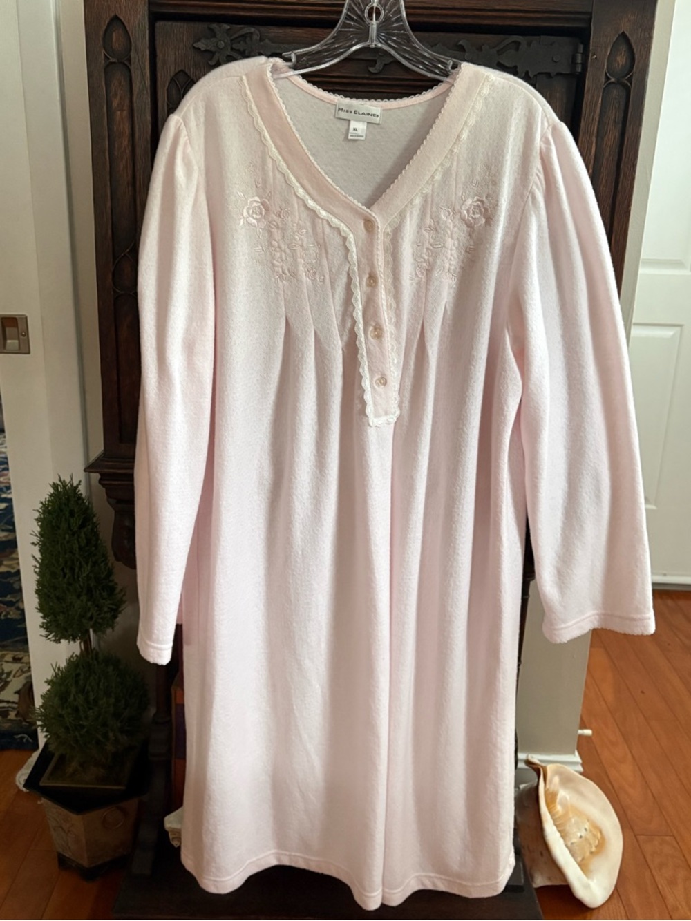 Miss Elaine: XL, Pale Pink Embroidered long sleeve Nightgown